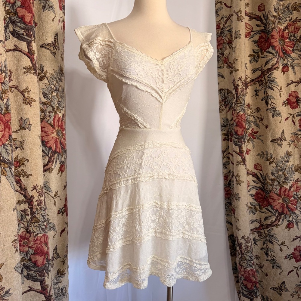 Charlotte Russe Cream Floral Lace Mini Dress Coquette Tiered Flutter Sleeve